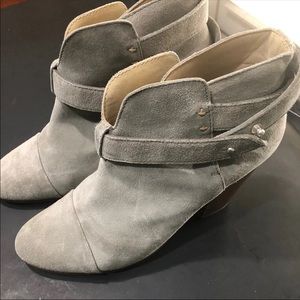 Rag & Bone Harrow Grey Suede Ankle Boots 
Sz 39
Made in Italy